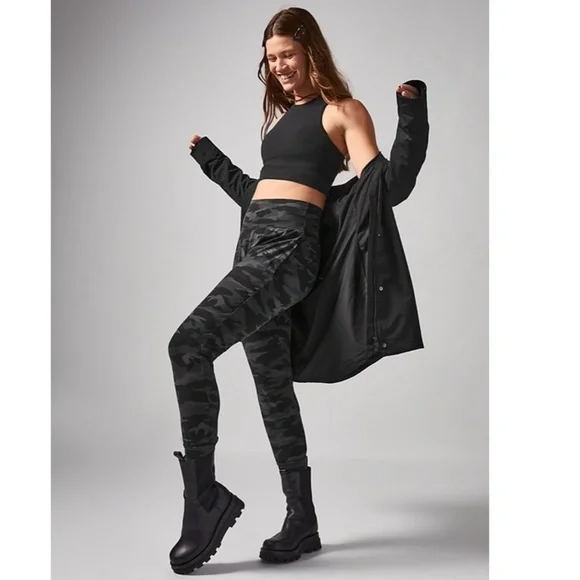 Athleta • Black Camo Salutation Jogger • Size L - Picture 4 of 13